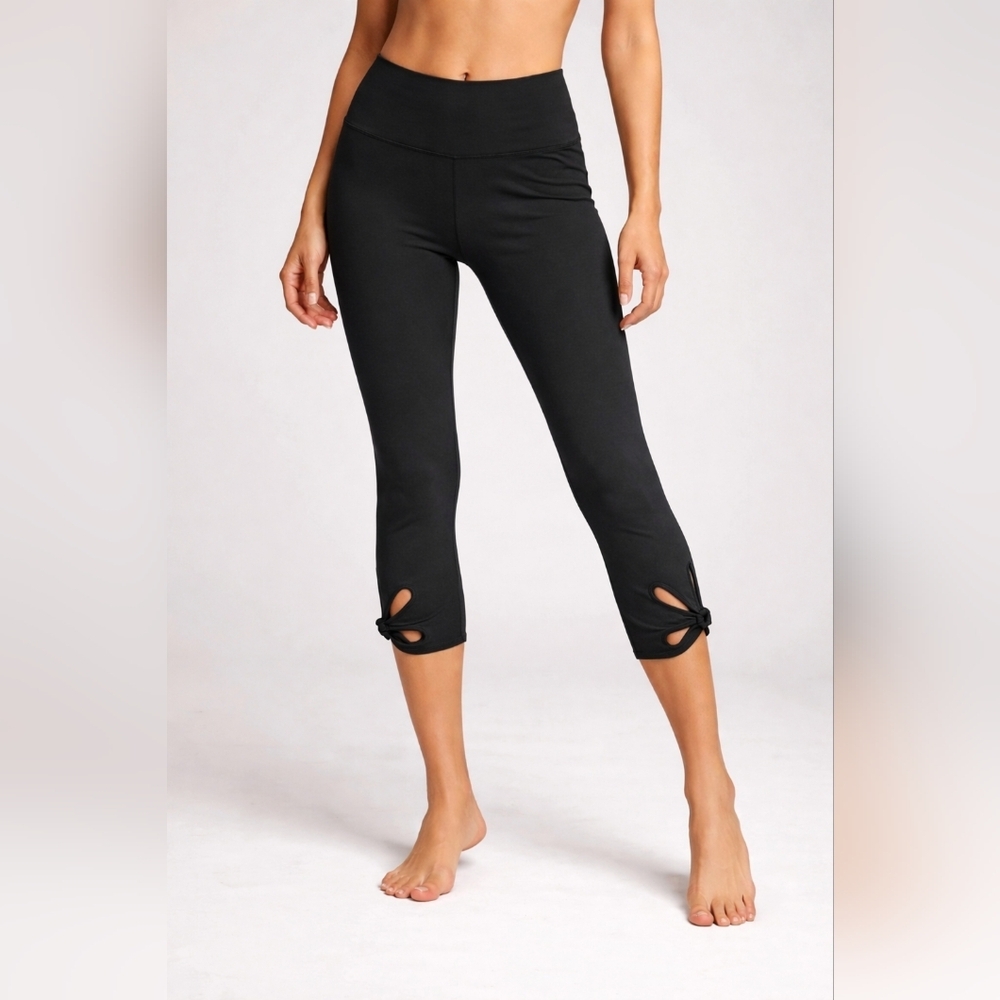 Fabletics Flower Cut Out Cropped Black Athletic Leggings *Read Size*
